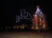 Mesto Humenné v noci - vianočný stromček na námestí Slobody